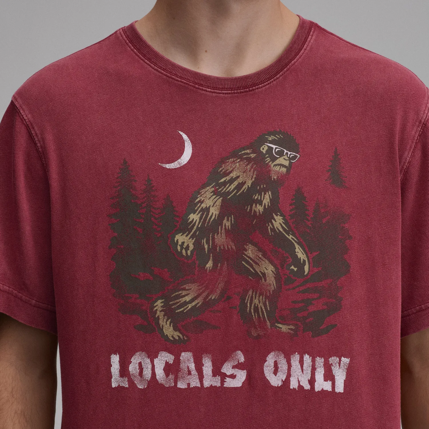 Eddie Bauer Squatch Locals Only tricou bumbac cordovan