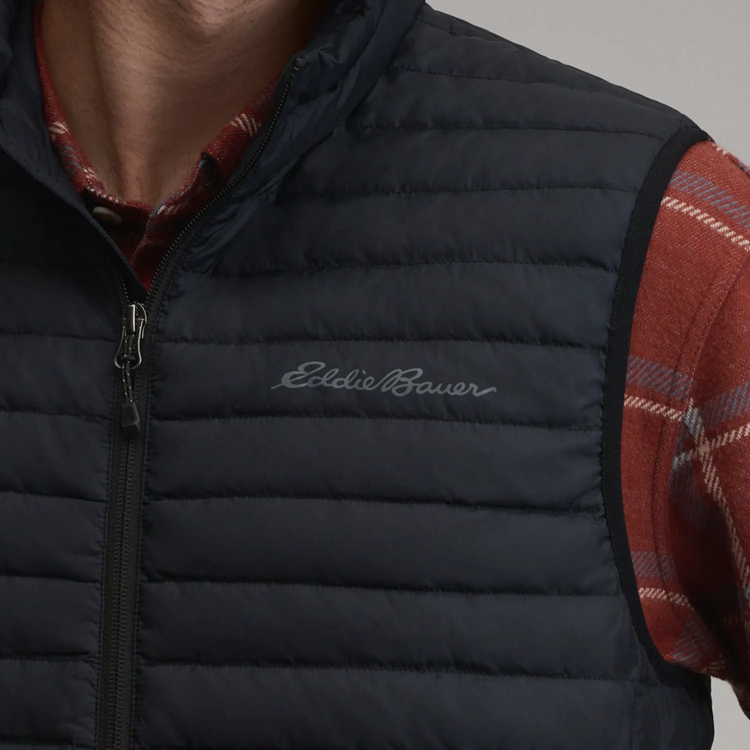 Eddie Bauer Microlight Down vesta puf neagra usoara