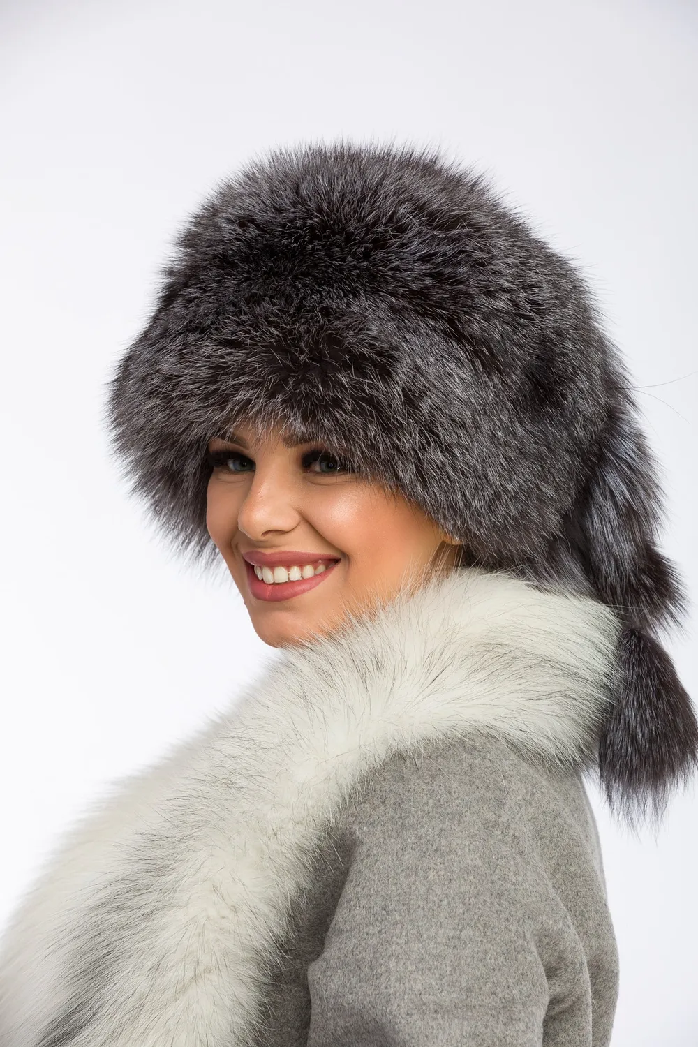 Mareus Grey Frost 19 caciula blana vulpe marimea 55-56