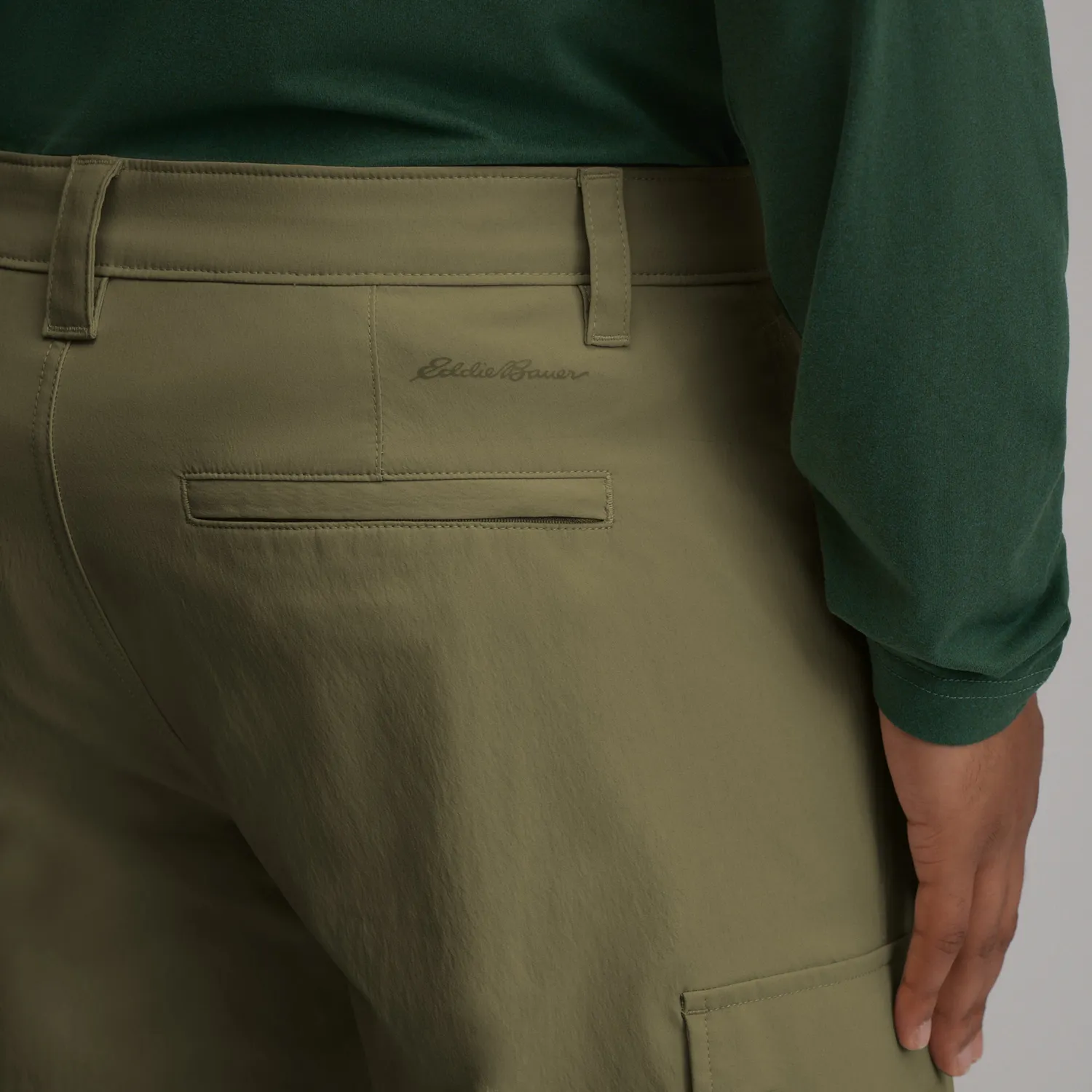 Pantaloni Eddie Bauer Cascade cargo barbati negri