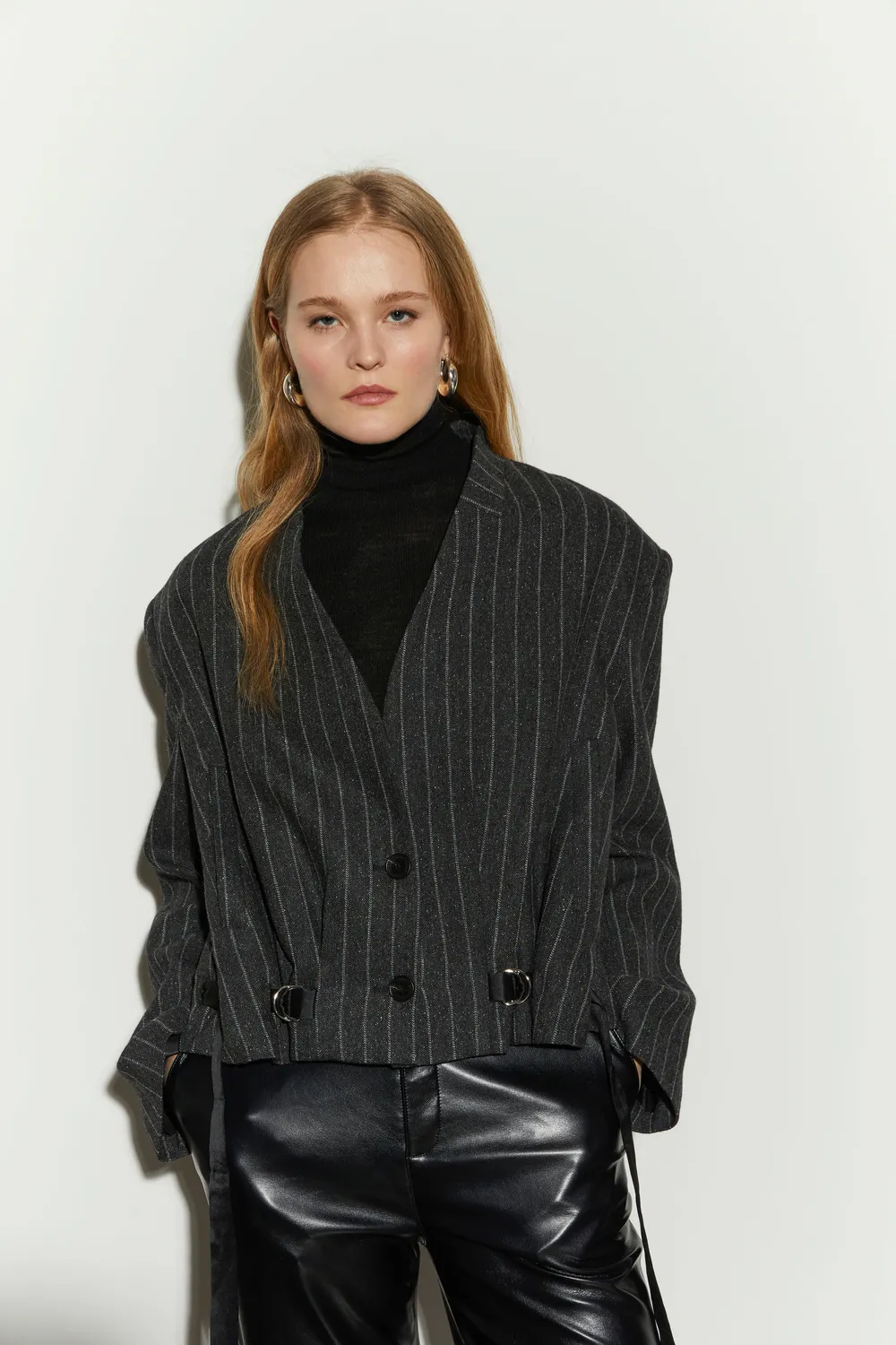 Isabelle Blanche sacou negru lana fara guler