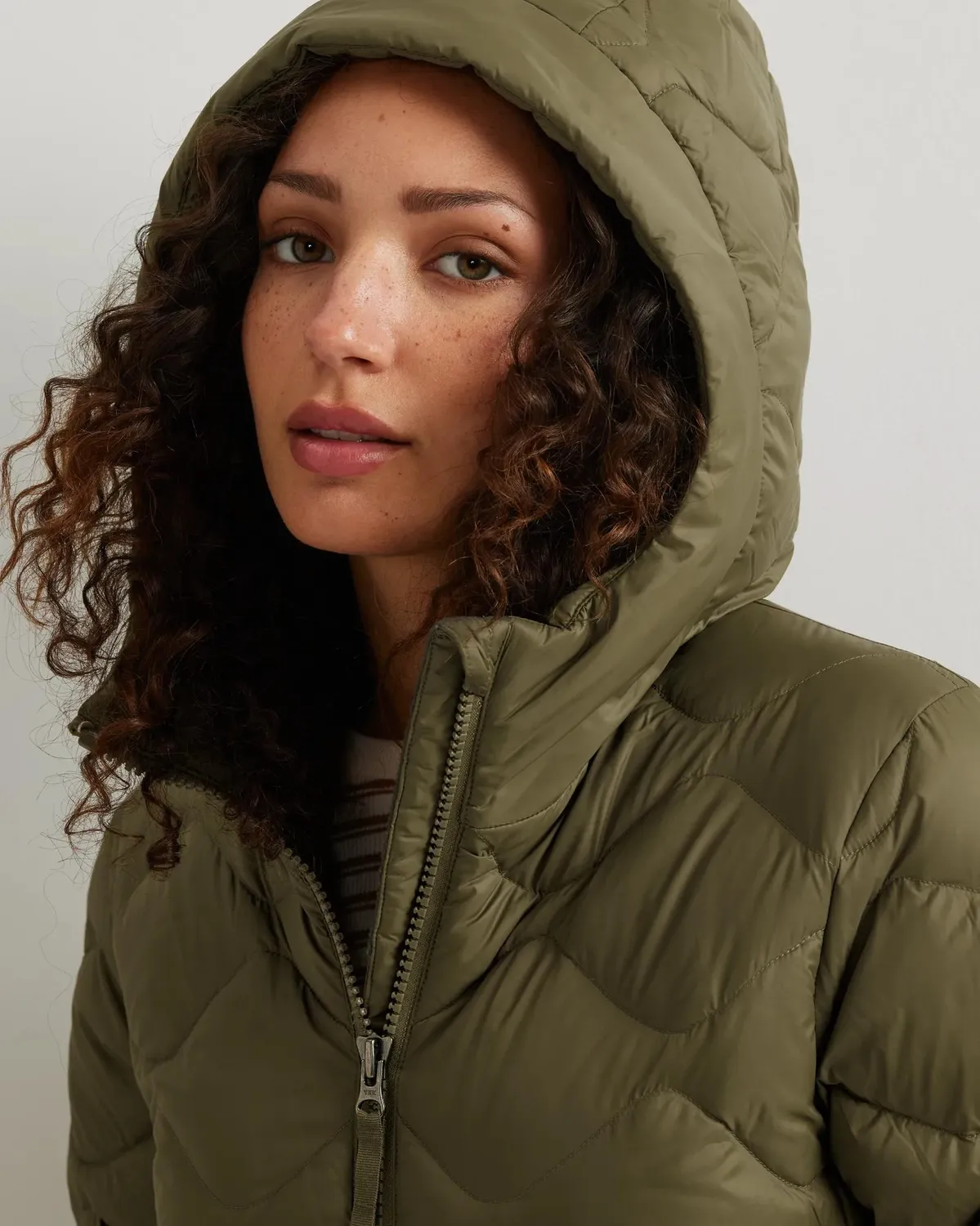 Eddie Bauer Shaw Down parka dama Plum cu gluga