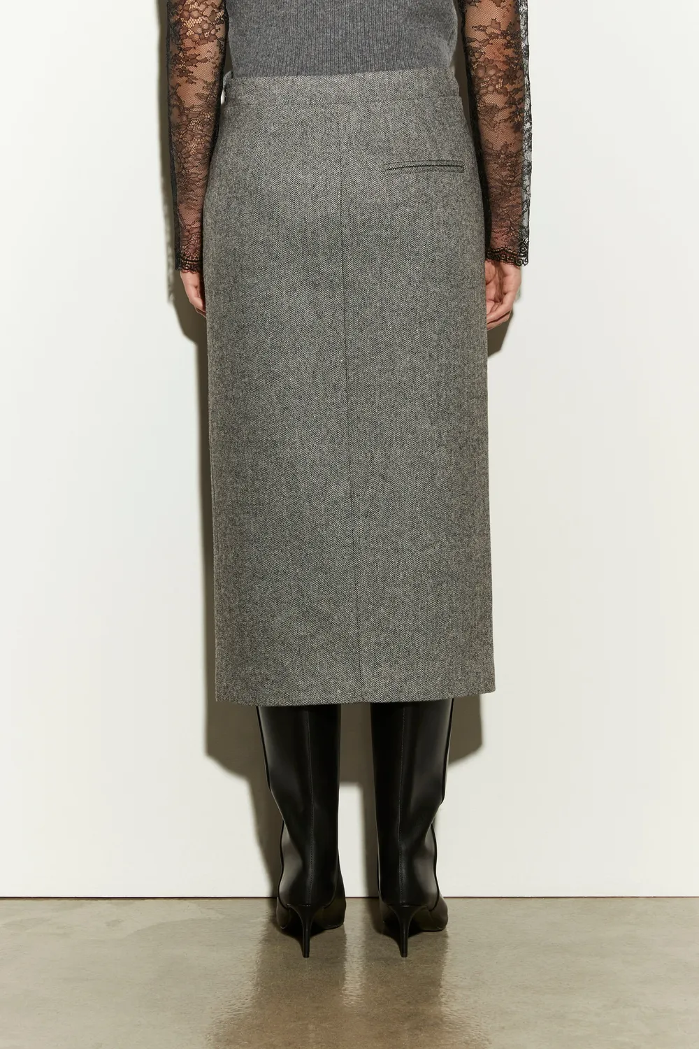 Isabelle Blanche fusta midi neagra lana petrecuta
