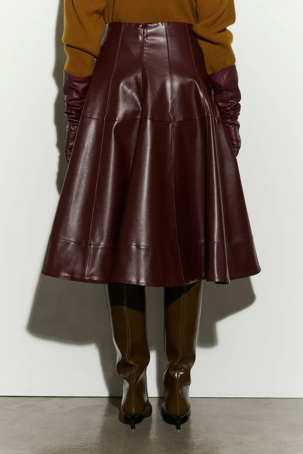 Isabelle Blanche fusta midi neagra piele ecologica evazata