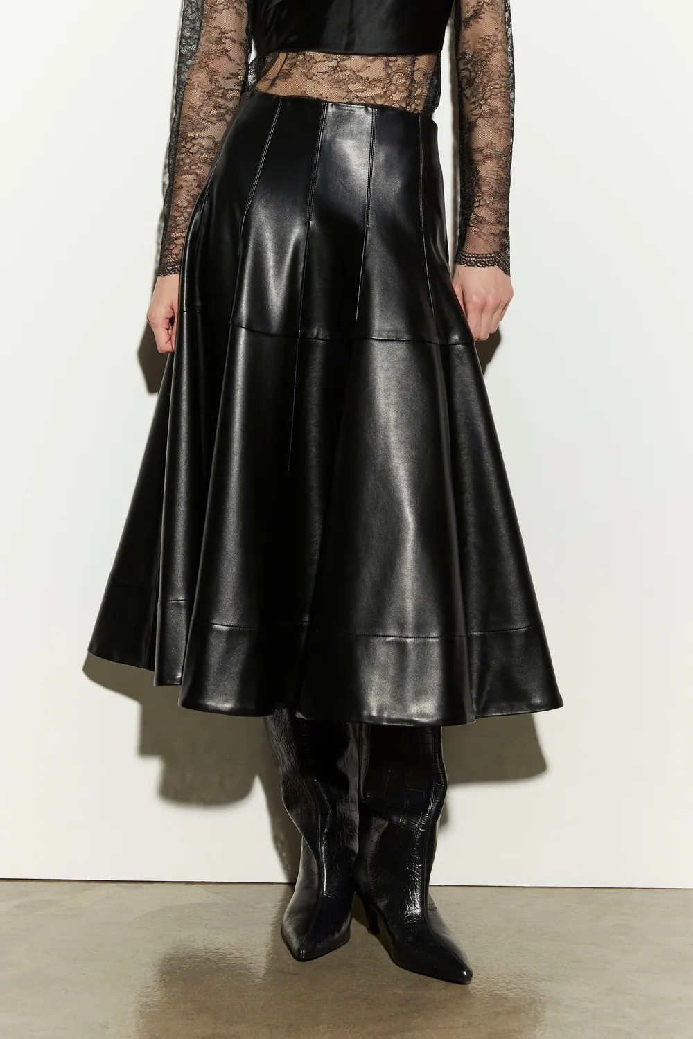 Isabelle Blanche fusta midi neagra piele ecologica evazata