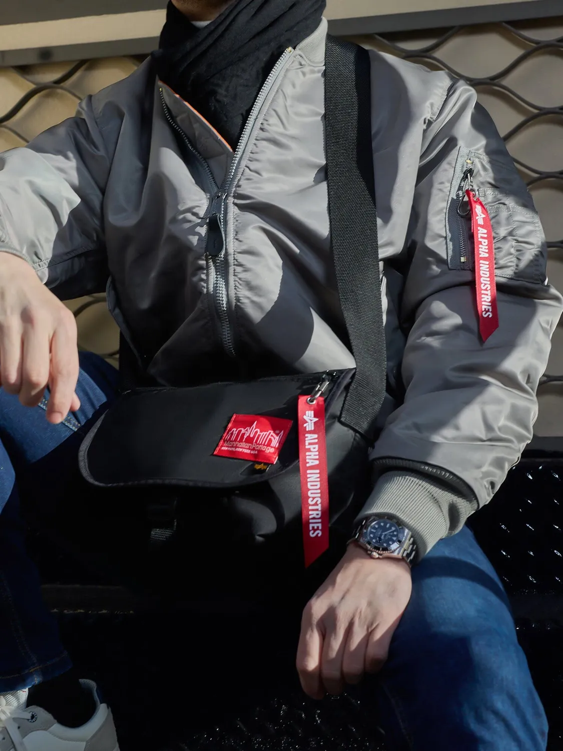 Alpha Industries Manhattan Portage Nylon Messenger Bag SM geanta neagra