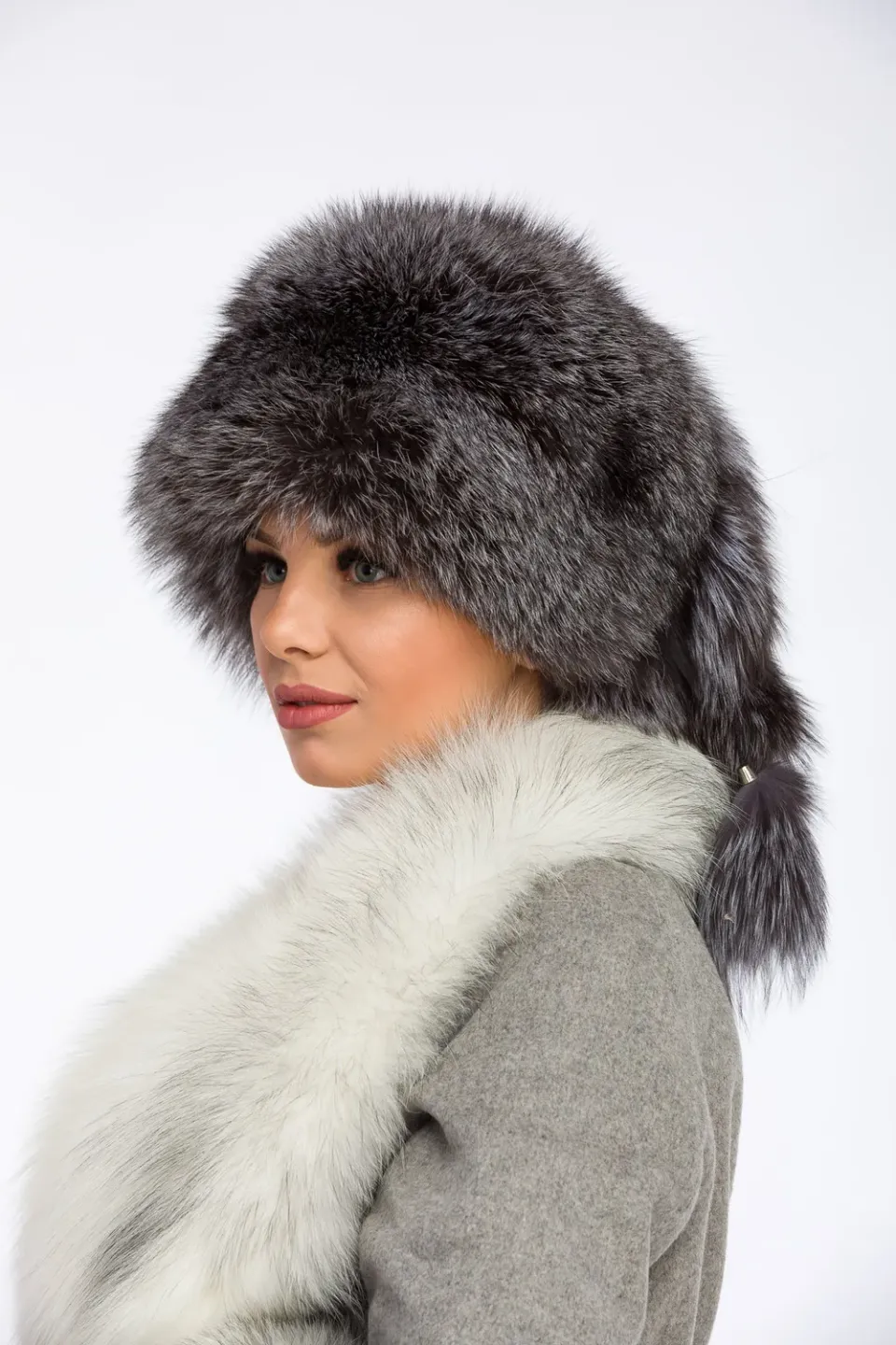 Mareus Grey Frost 19 caciula blana vulpe marimea 55-56