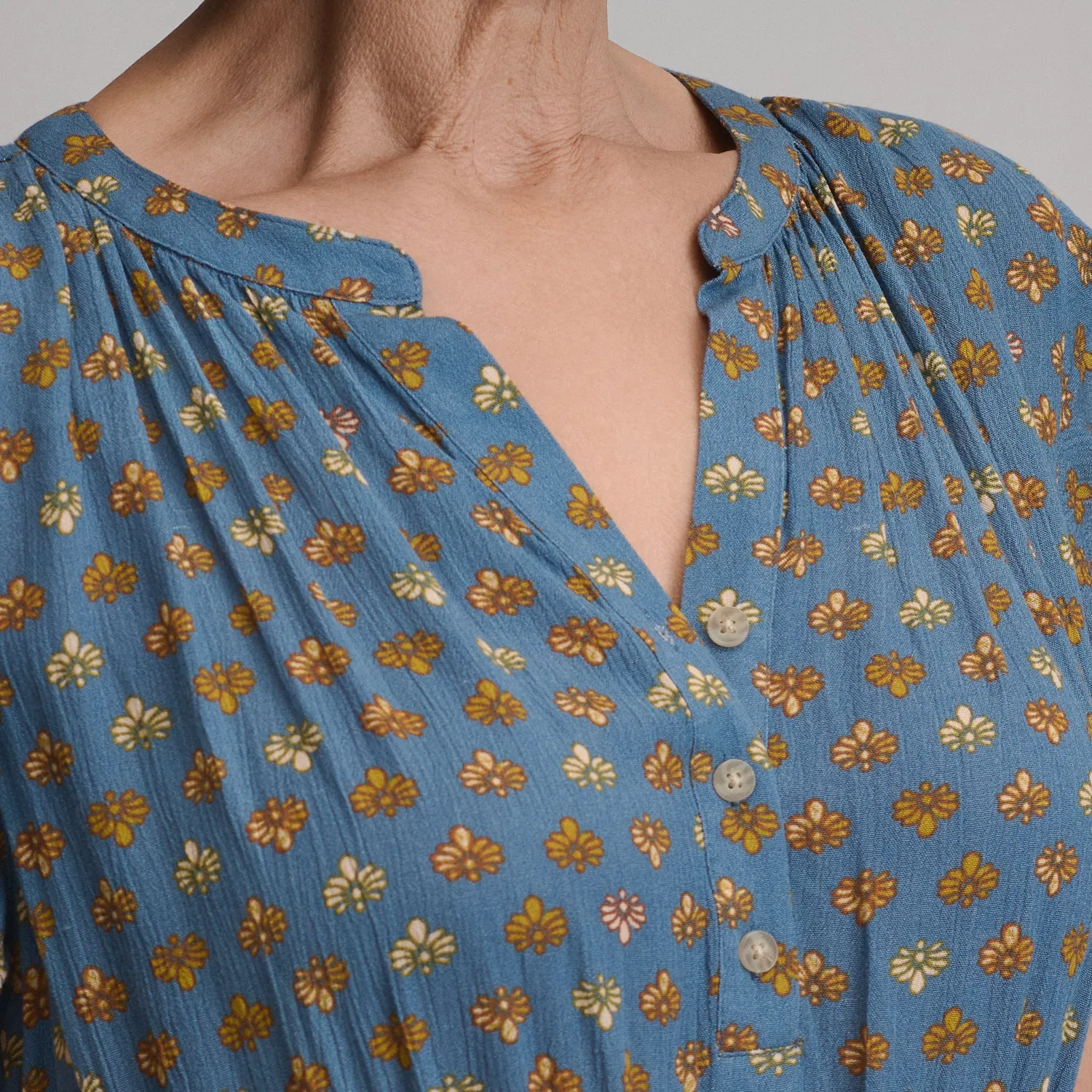 Eddie Bauer Flutter Sleeve Smocked Waist Midi rochie Cedar