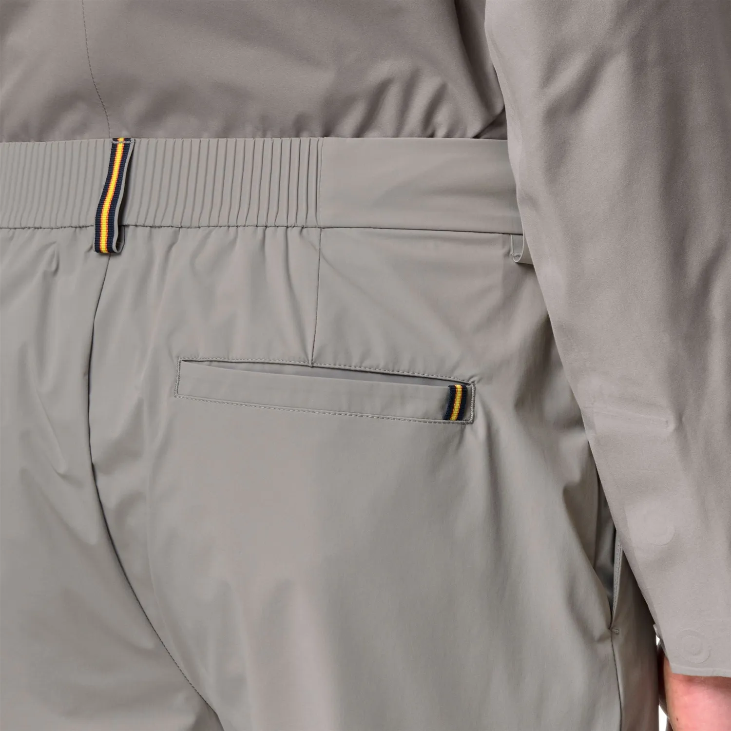 K-Way Ailty Light Tech pantaloni chino gri ultrausori