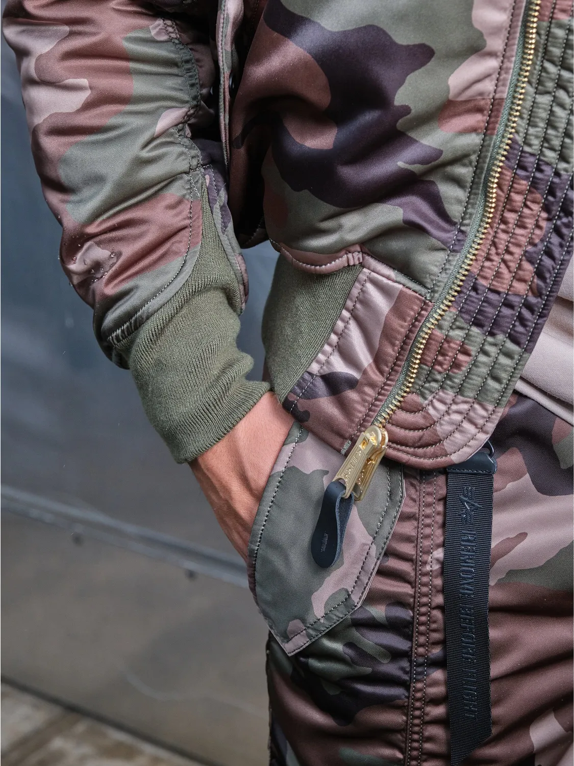 Alpha Industries MA-1 Nylon pantaloni camo woodland cargo