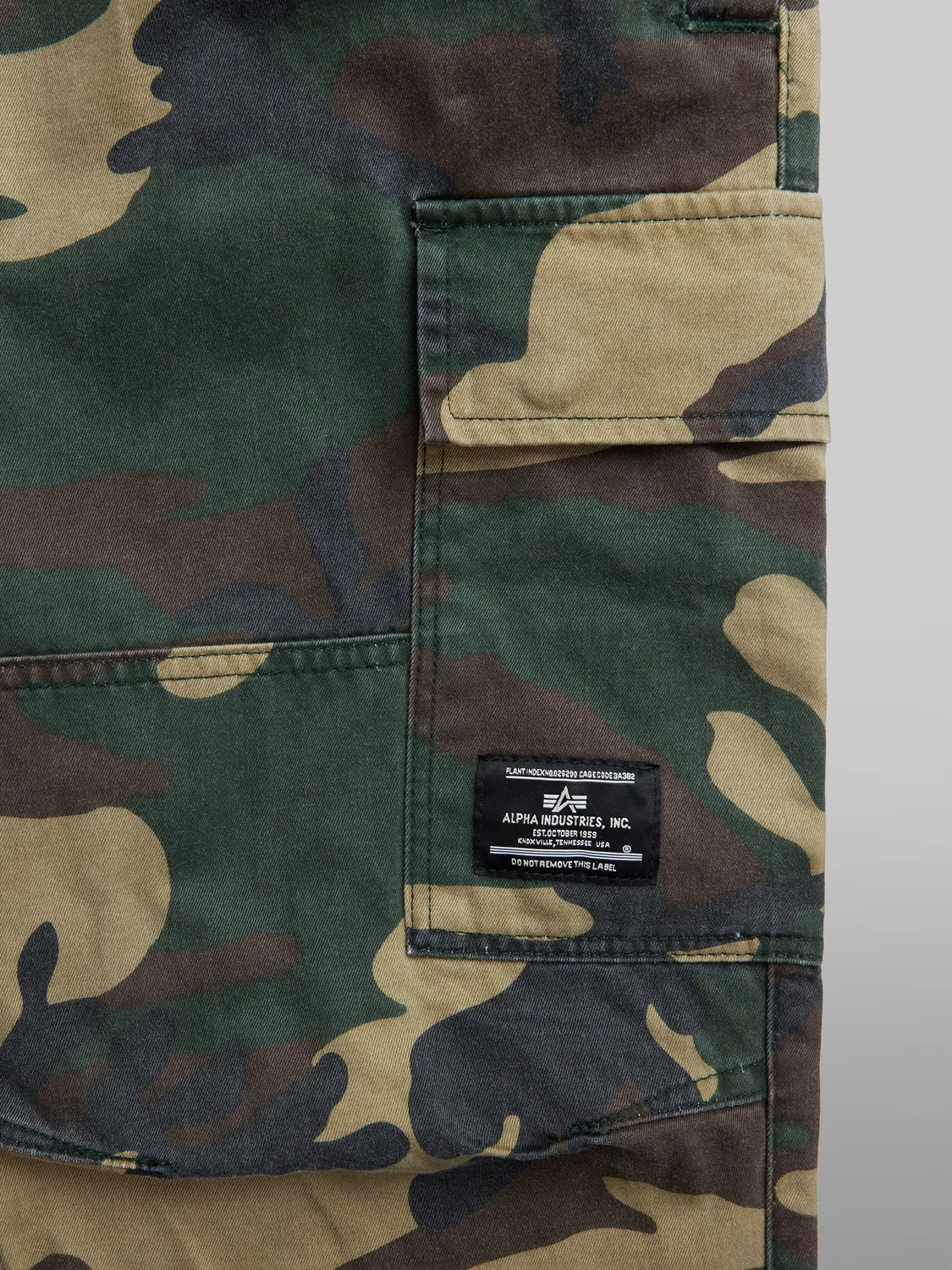 Alpha Industries Cotton Jogger pantaloni camuflaj Woodland