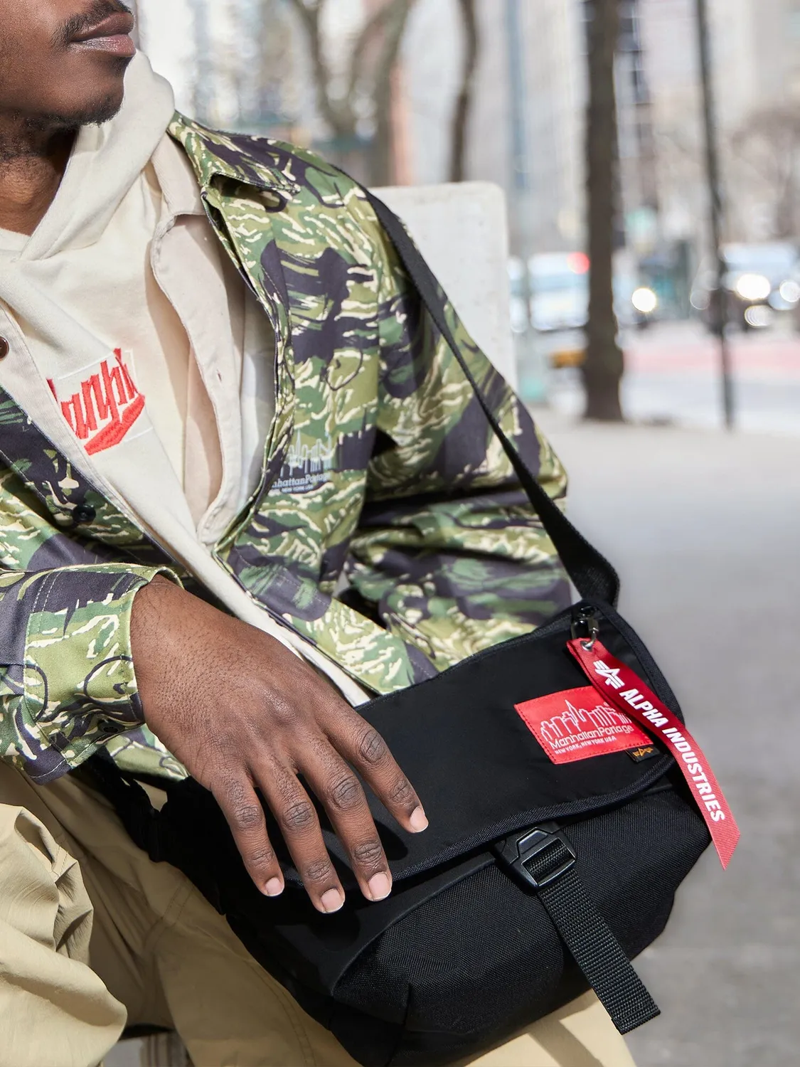 Alpha Industries Manhattan Portage Nylon Messenger Bag SM geanta neagra