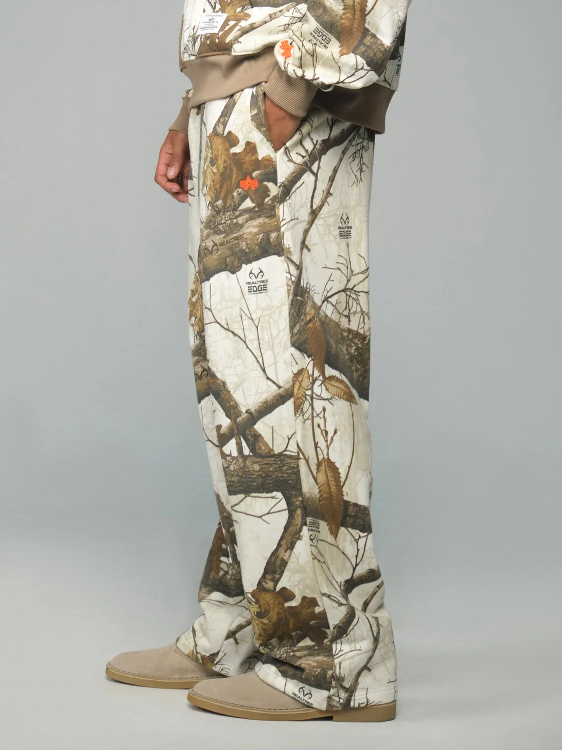 Alpha Industries Essential Camo pantaloni trening albi