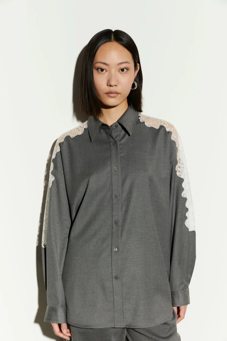 Isabelle Blanche Shirt cămașă oversize gri cu dantelă
