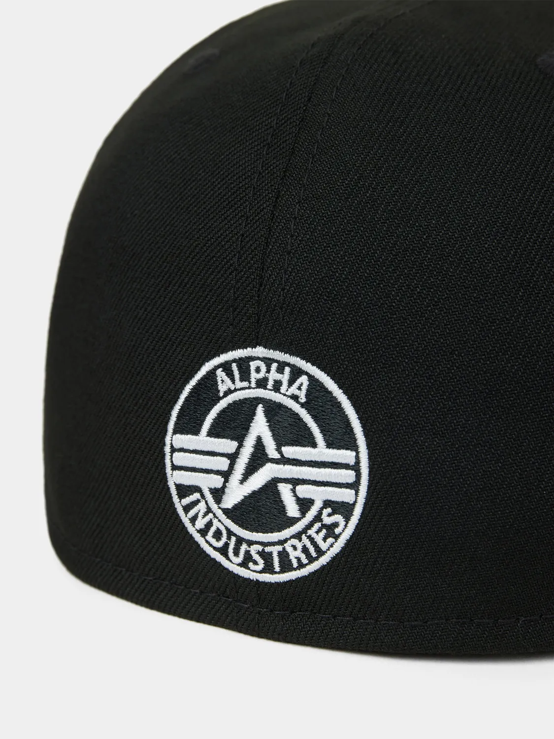 Alpha Industries 59Fifty Cage Code șapcă neagră fitted