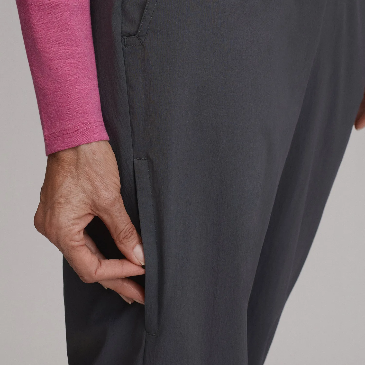 Eddie Bauer Meridian pantaloni dama negri usori