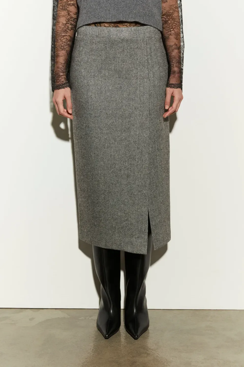 Isabelle Blanche fusta midi neagra lana petrecuta