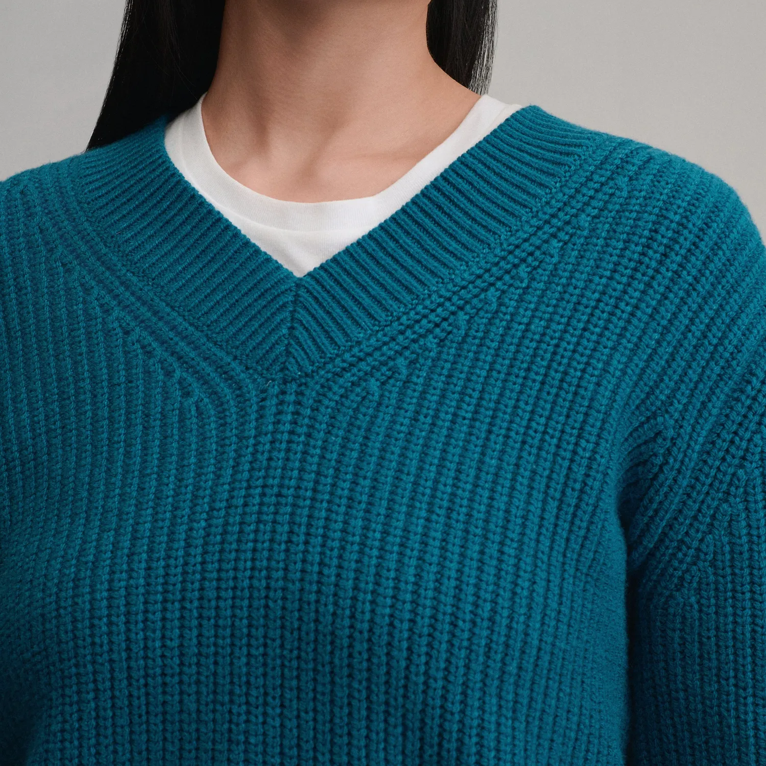 Eddie Bauer Everloft pulover V-Neck Meridian Blue calduros