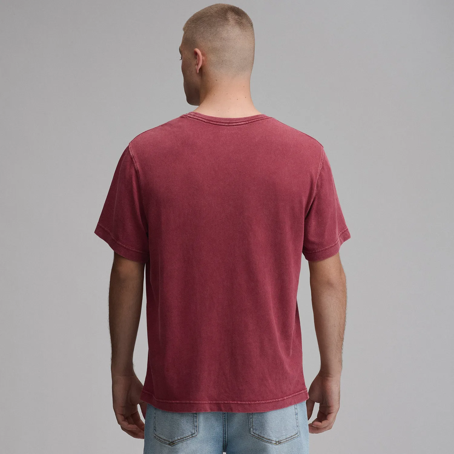 Eddie Bauer Squatch Locals Only tricou bumbac cordovan