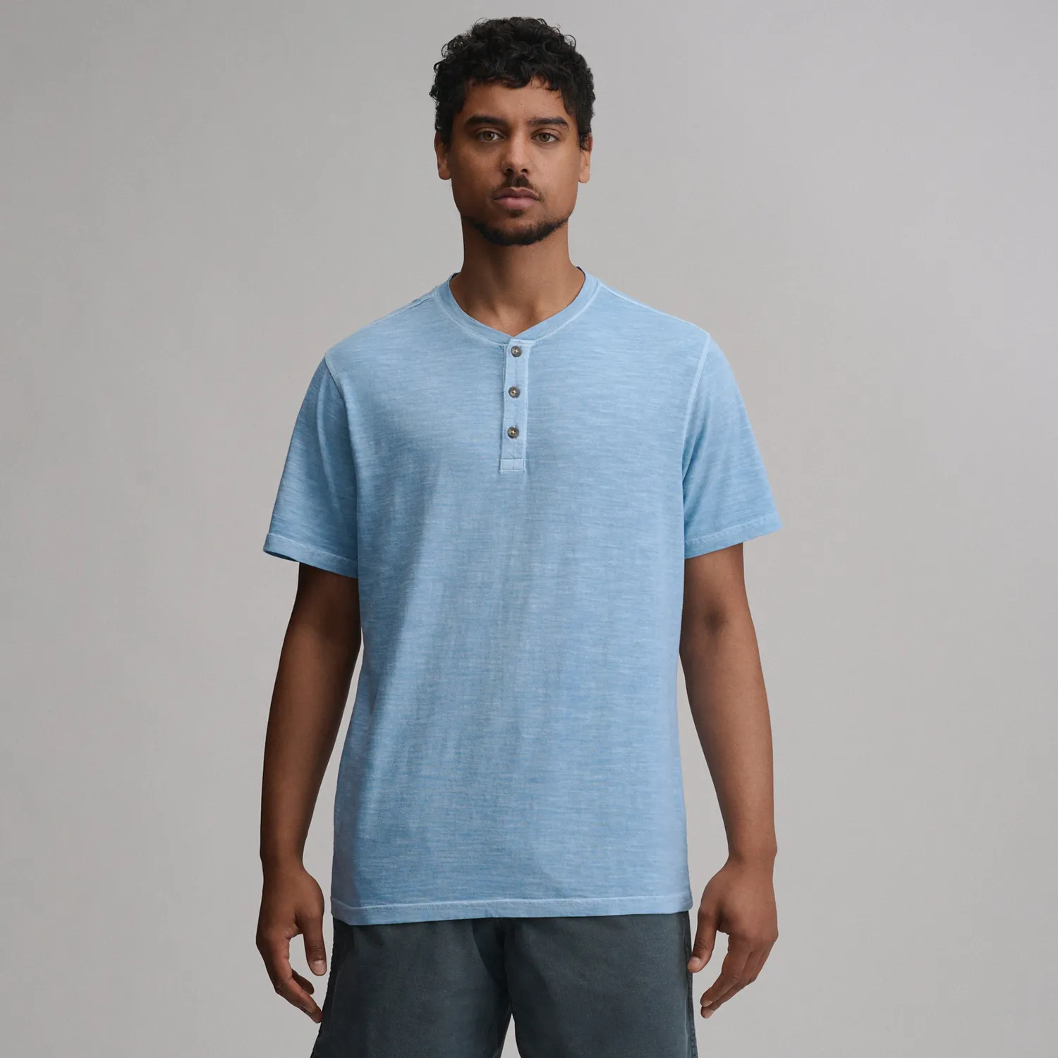Eddie Bauer Sunwashed tricou henley Palm bumbac