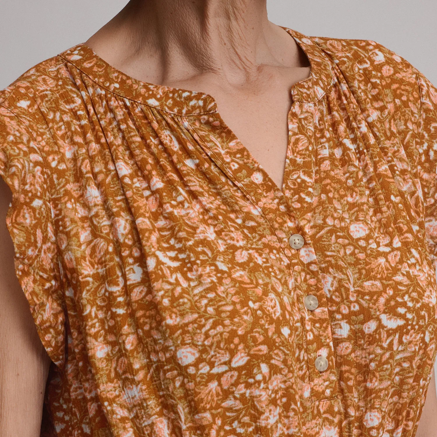 Eddie Bauer Flutter Sleeve Smocked Waist Midi rochie Cedar