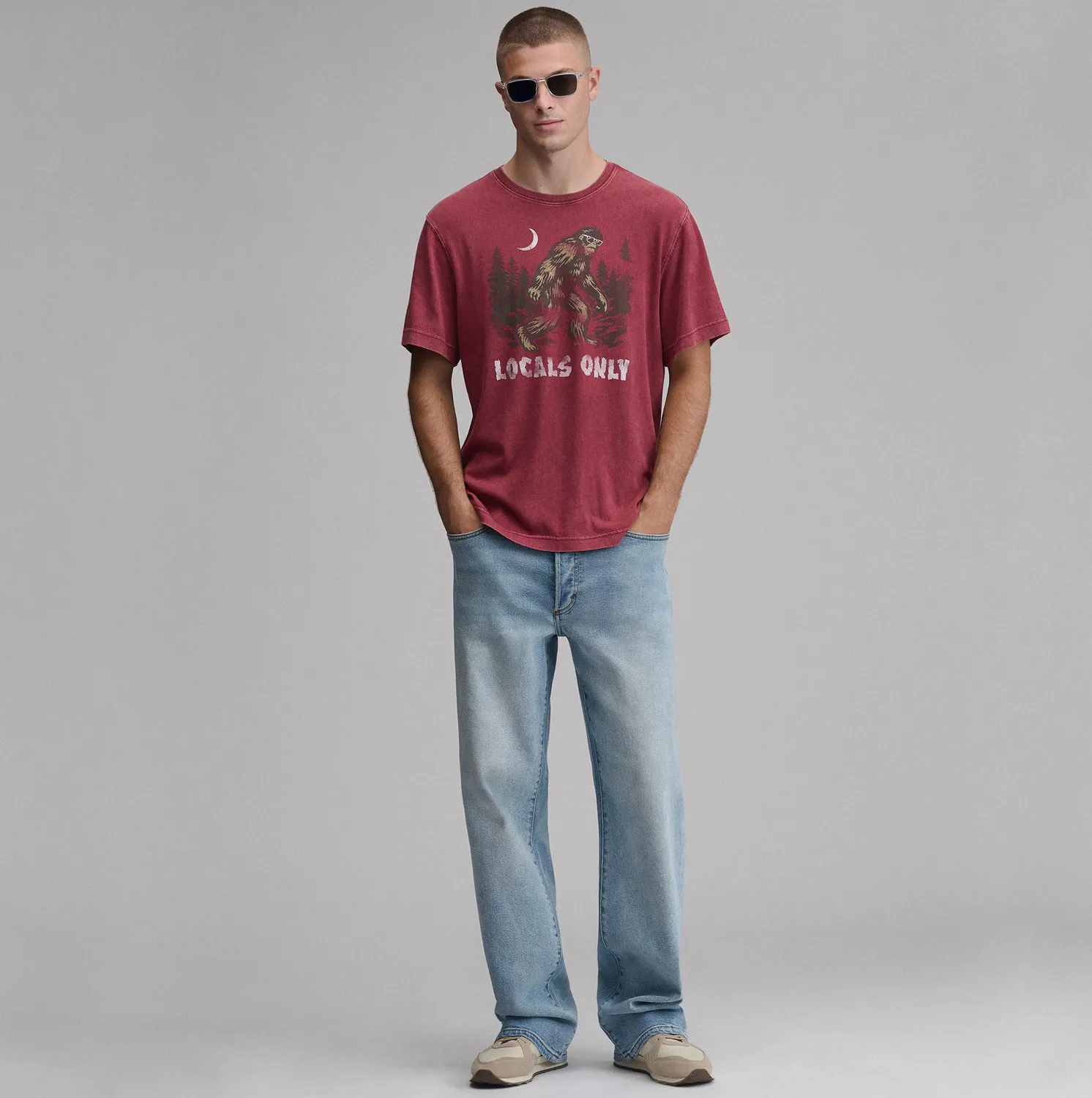 Eddie Bauer Squatch Locals Only tricou bumbac cordovan