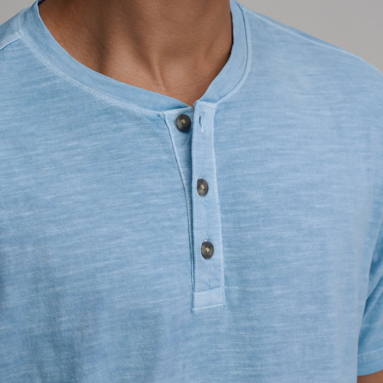 Eddie Bauer Sunwashed tricou henley Palm bumbac