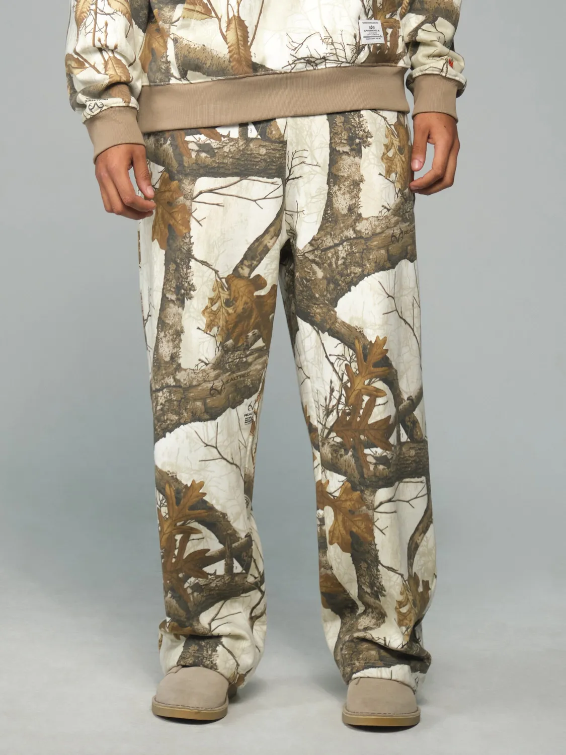 Alpha Industries Essential Camo pantaloni trening albi