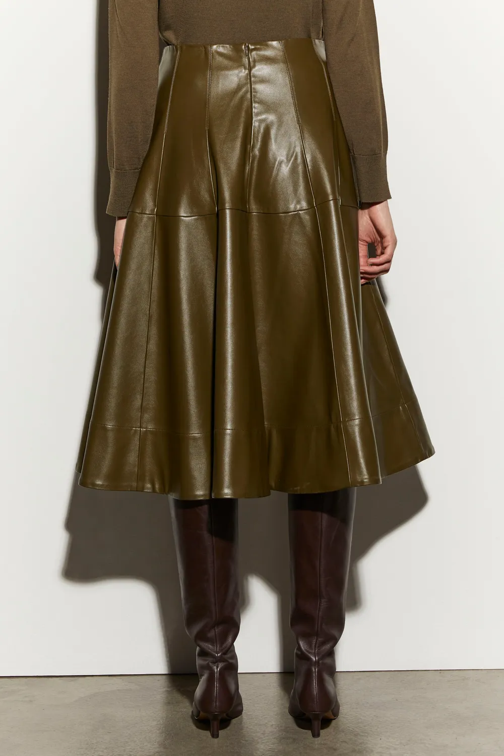 Isabelle Blanche fusta midi neagra piele ecologica evazata